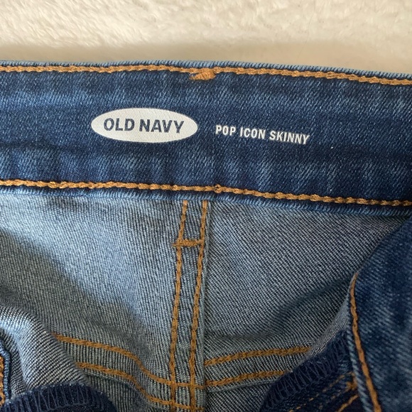 Old navy ripped skinny jeans - Picture 4 of 7